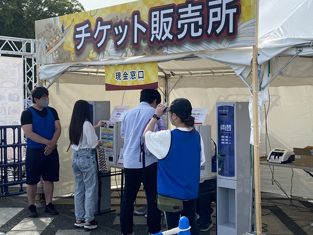 業務用テントと券売機