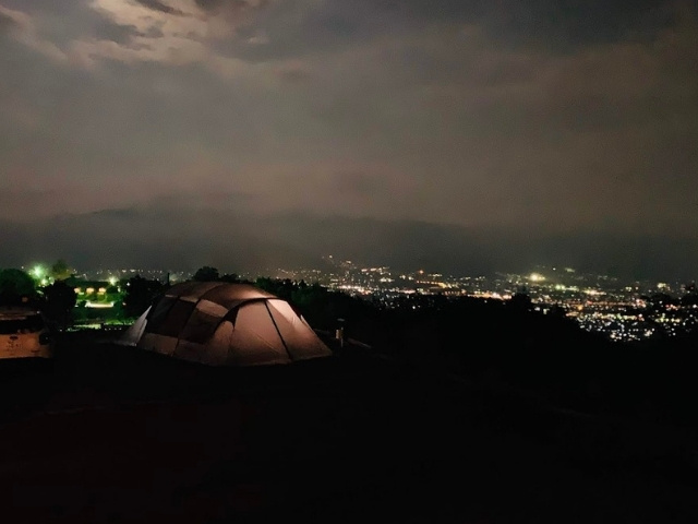 山梨のほったらかし温泉でテント設営で発電機を使った時の画像