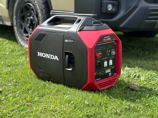 ハイエースとホンダの発電機を撮影