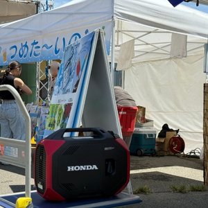 レンタル発電機をかき氷屋さんの前で撮影