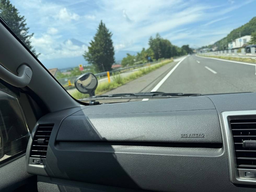 富士急ハイランドの前に通ってる圏央道から富士山を撮影