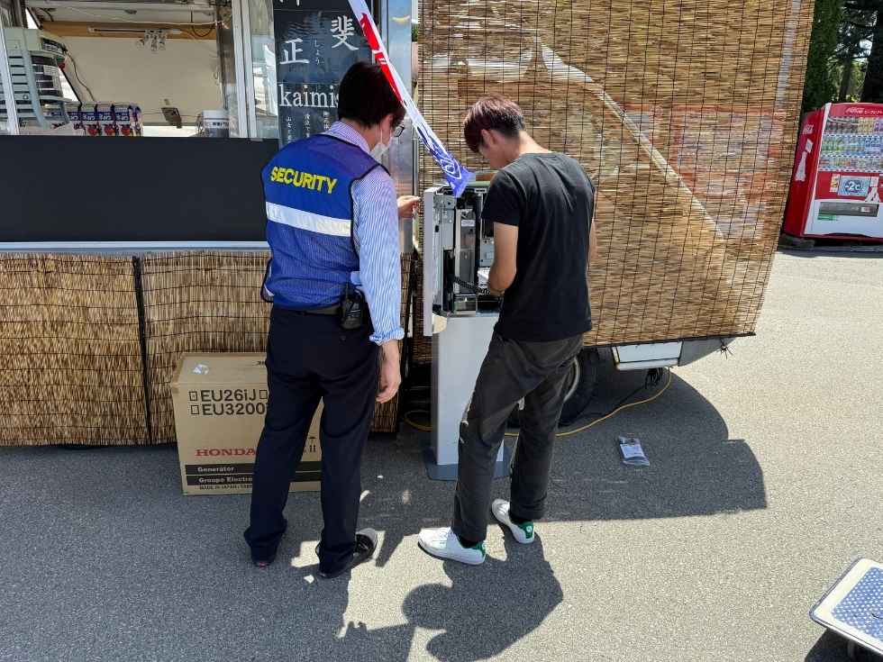 導入事例・券売機の操作に慣れた富士急ハイランドのスタッフさん