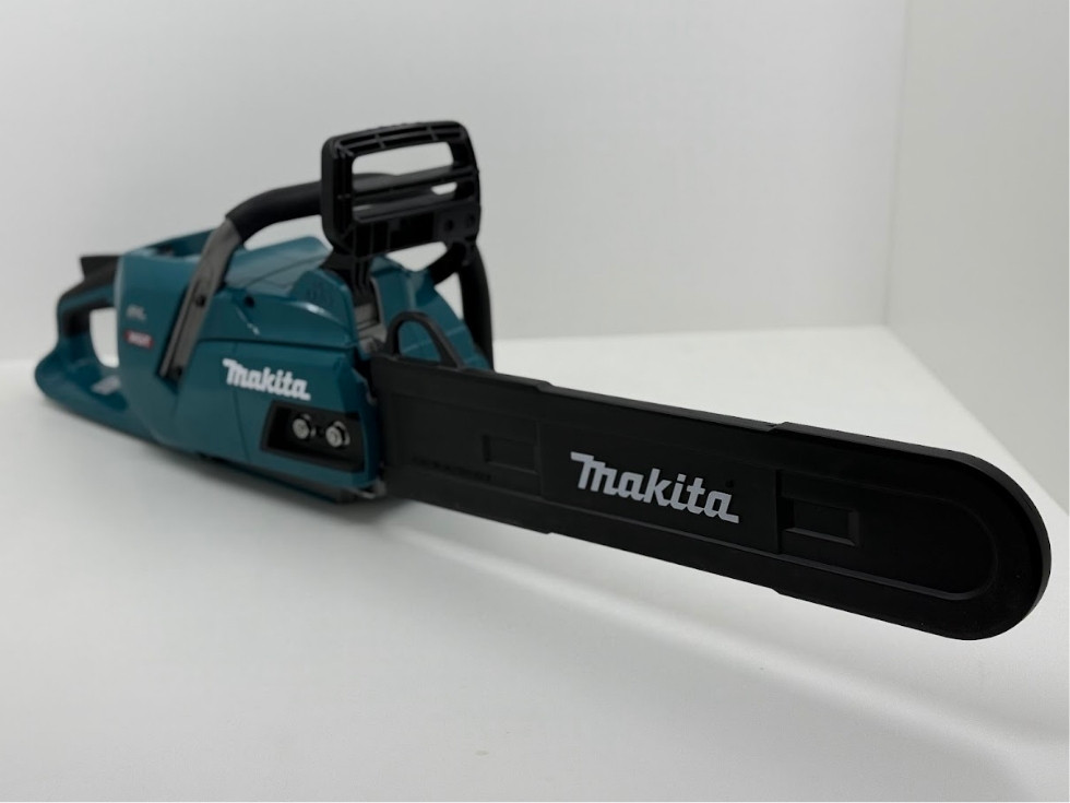 makita充電式チェーンソーMUC019G斜め45°