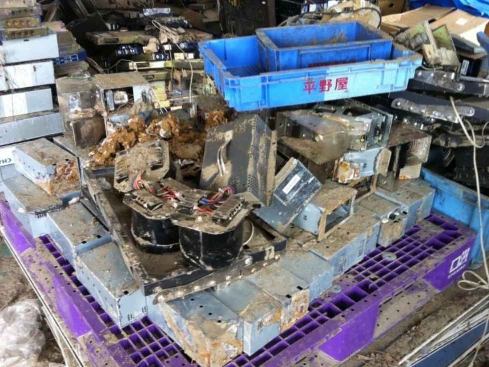 東日本大震災のときのアトラス倉庫の被害状況