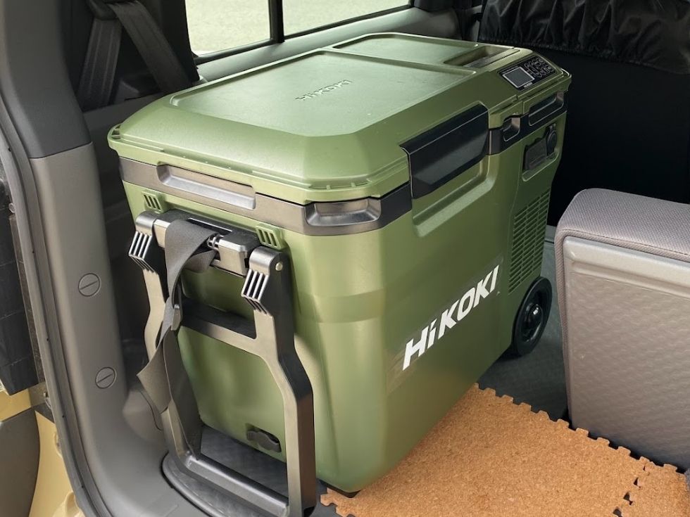HIKOKI 充電式保冷温庫UL18DCを積載