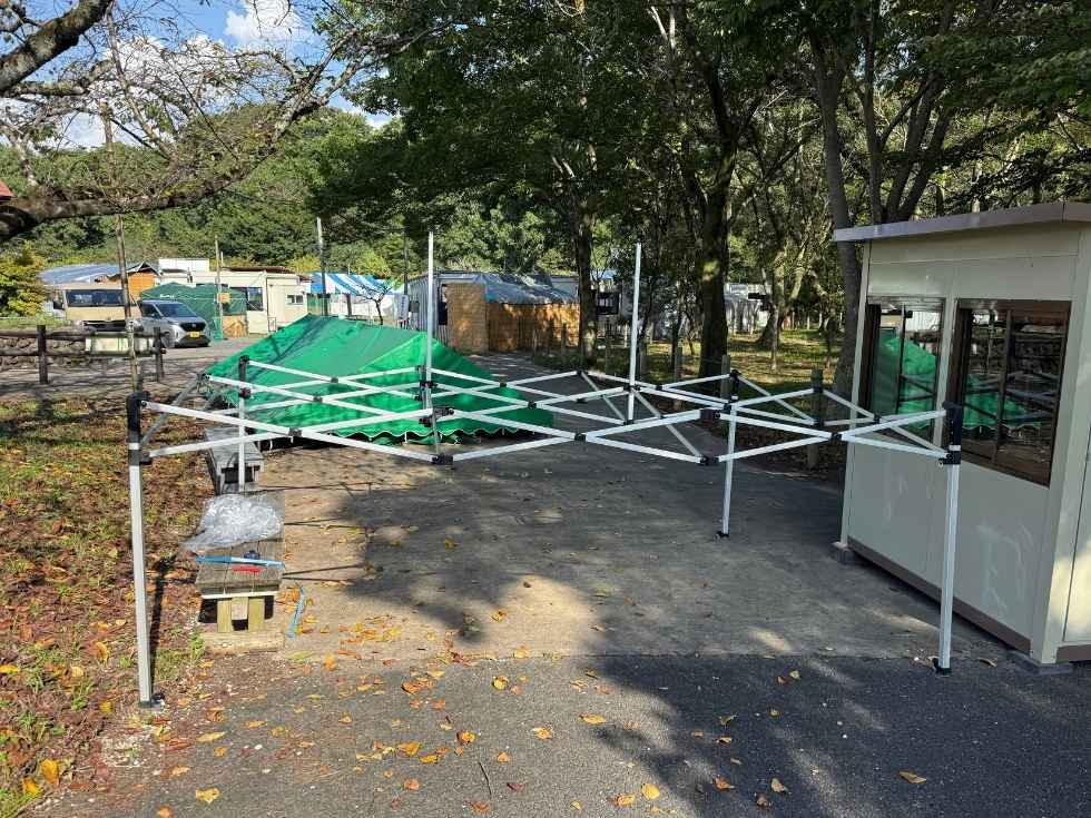 キャラバン・業務用ワンタッチテント組み立て