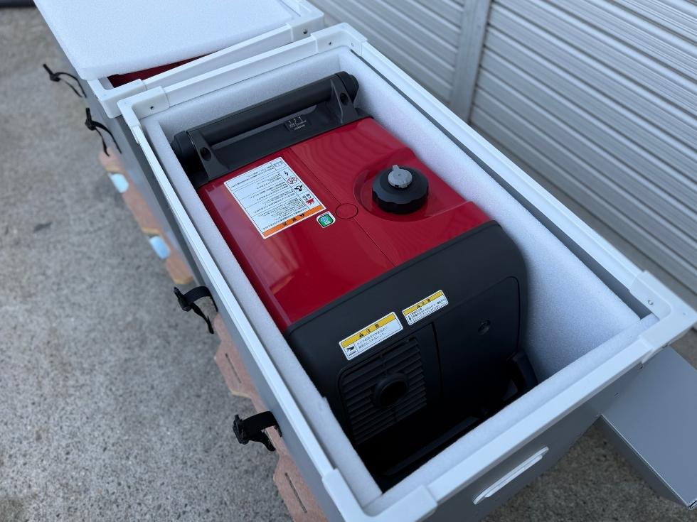 発電機と梱包材