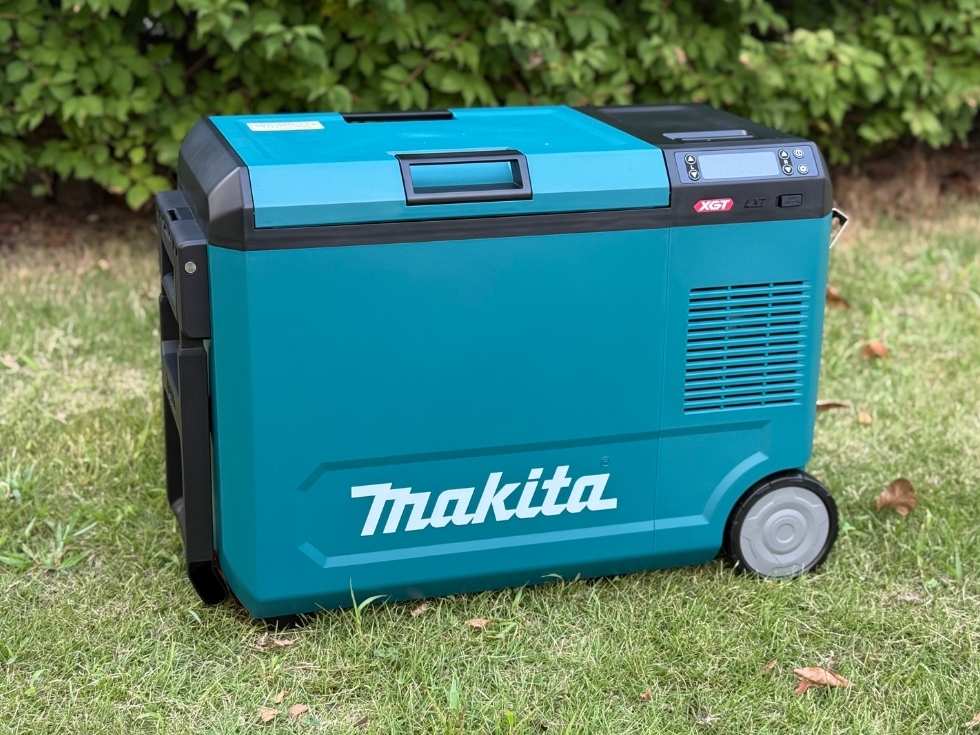 マキタ保冷温庫CW004GZの正面