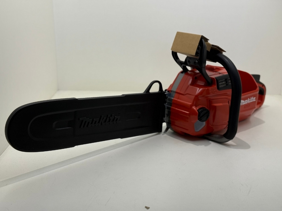 マキタ チェーンソー　MUC030DZ