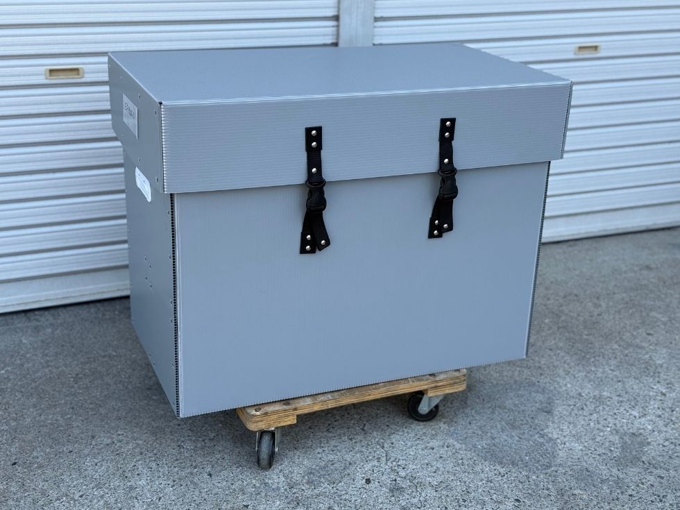 発電機　運送用通い箱　プラスチックダンボール梱包