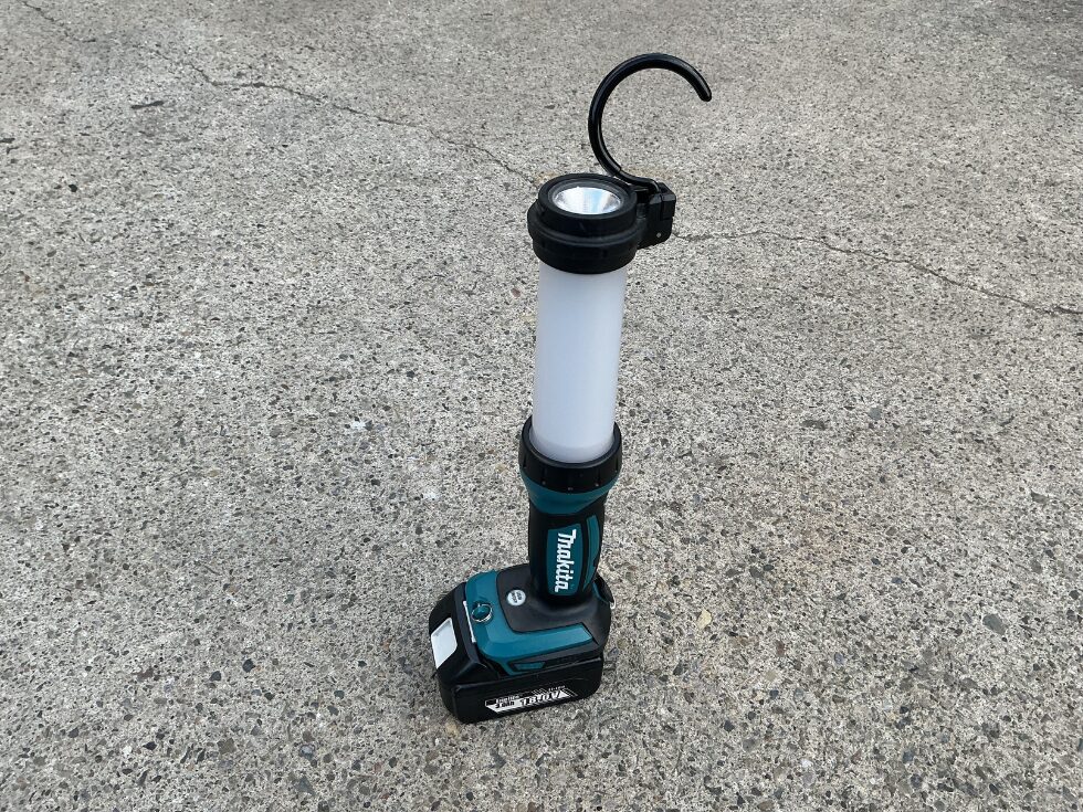 マキタワークライトML818D