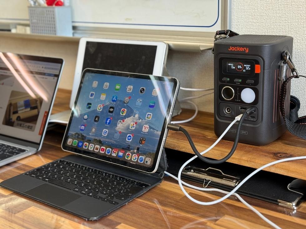 アトラスでレンタルしているモバイル専用ポータブル電源Jackery 300D