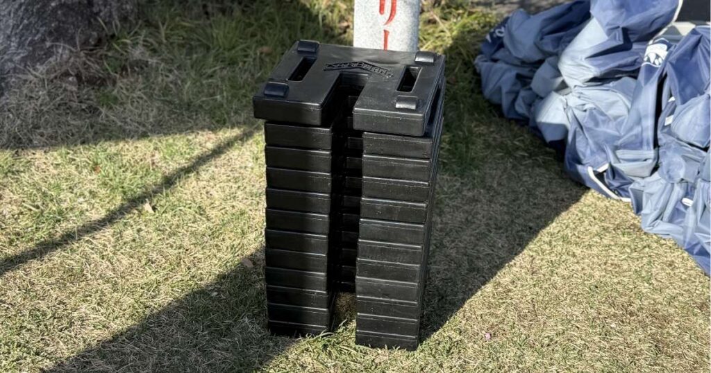 アトラスが用意したワンタッチテントのベースプレート