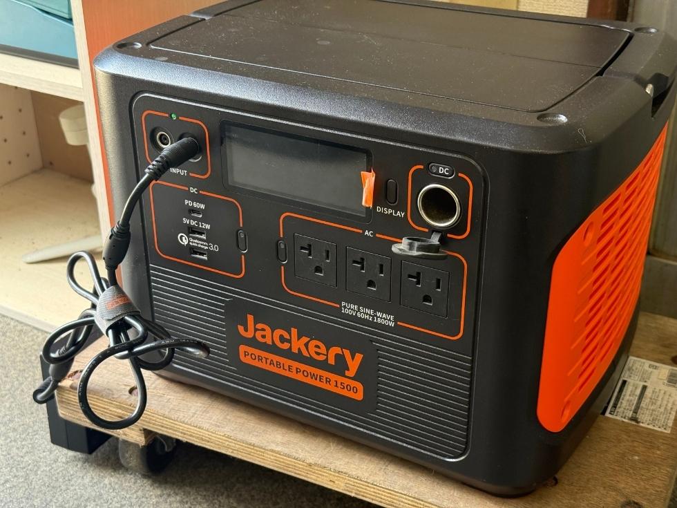 ポータブル電源Jackery power1500のUSBポートの数を参照