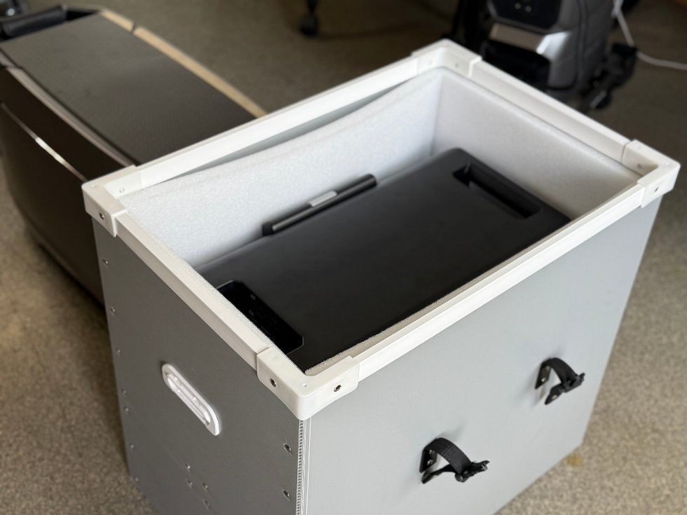 ポータブル電源の専用プラスチックダンボール