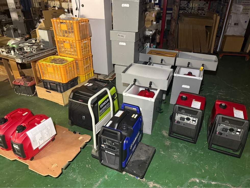 アトラスの倉庫内に並べられたイベント用レンタル発電機