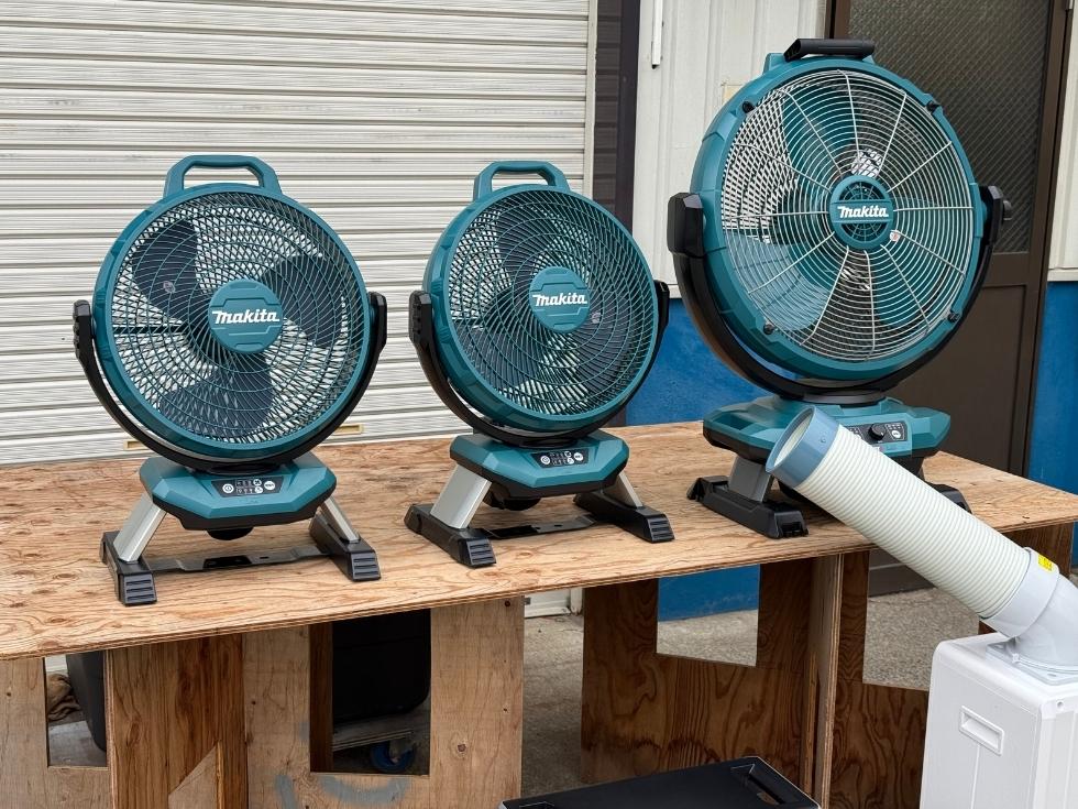 マキタCF003GZとCF301DZの充電式扇風機レンタル品を複数台並べた様子