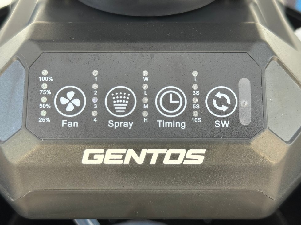 GENTOS SPF-02Rミストファンの操作ボタン部分を確認できる拡大画像