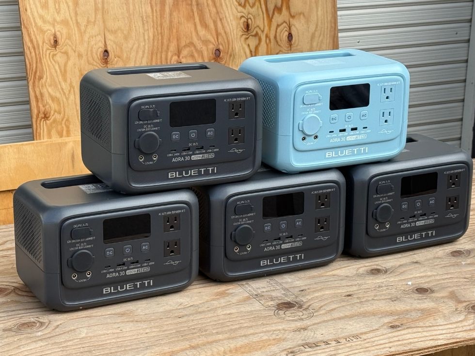 BLUETTI AORA30Vポータブル電源を5台並べた様子